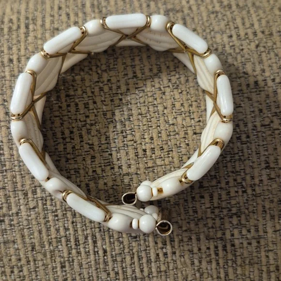 Western Germany Milk Glass And Gold Tone Wrap Bracelet Adjustable - Picture 3 of 7